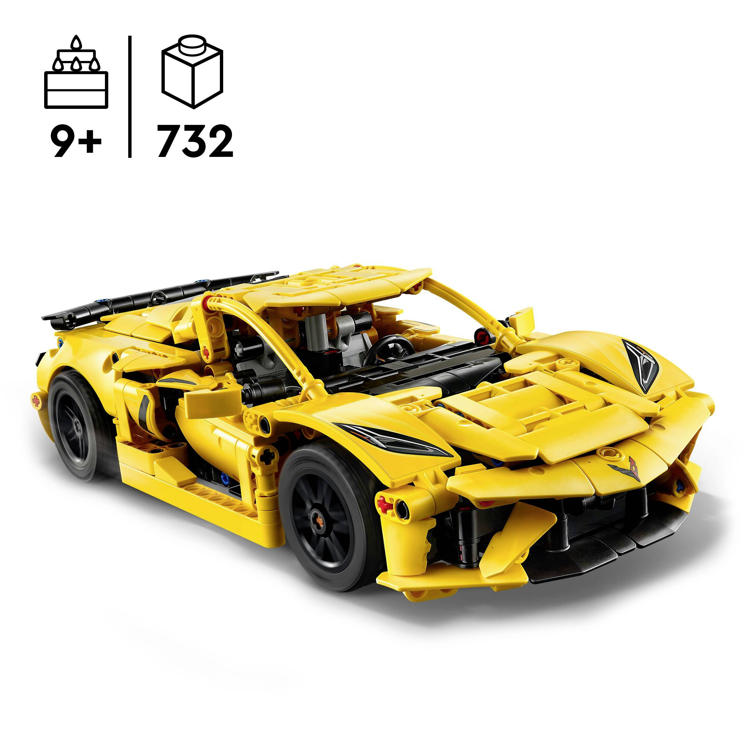 Žluté modelové auto složené z 732 dílků Lego. Vhodné pro děti od 9 let. Auto má sportovní vzhled a pohyblivé součásti.
