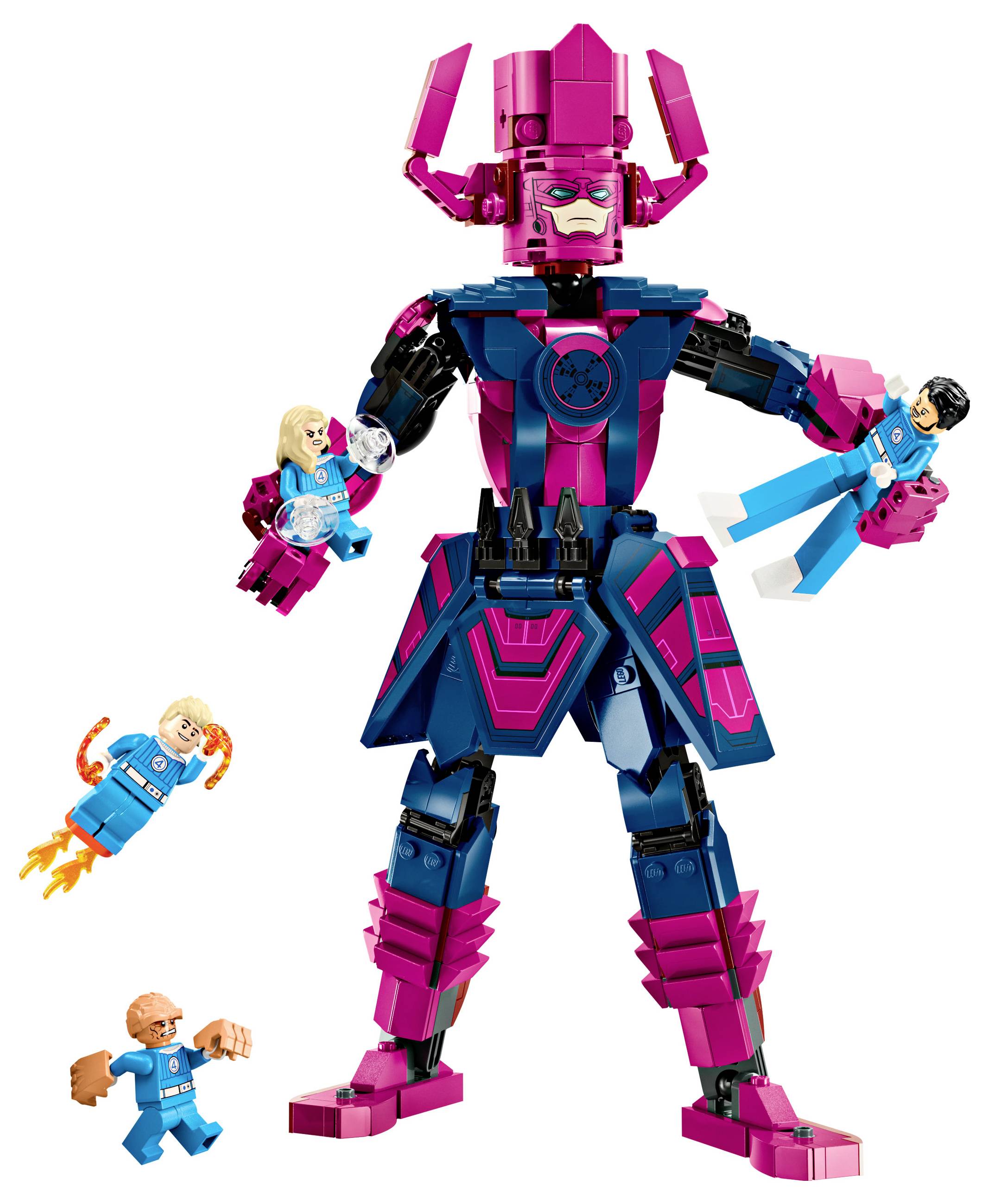 Lego figurka velkého robota v růžové a modré barvě se čtyřmi menšími Lego minifigurkami v modrých oblecích kolem něj.