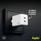 45W USB-C nabíjecí adaptér od Aqily, zapojený do elektrické zásuvky. Text: '2x USB-C pro silný výkon'.