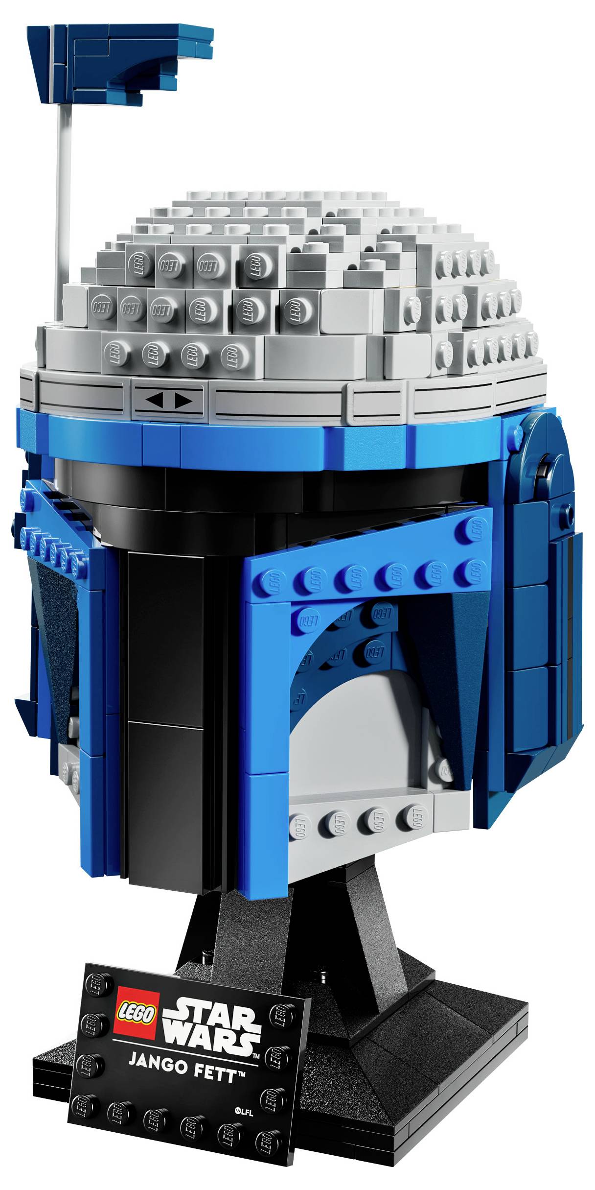 Model LEGO helmy inspirovaný 'Star Wars', umístěný na stojanu s cedulkou 'Jango Fett'. Dominantní barvy jsou modrá a šedá.