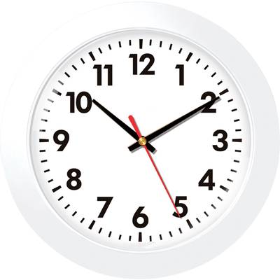 Bílé analogové nástěnné hodiny ukazují 10:10.