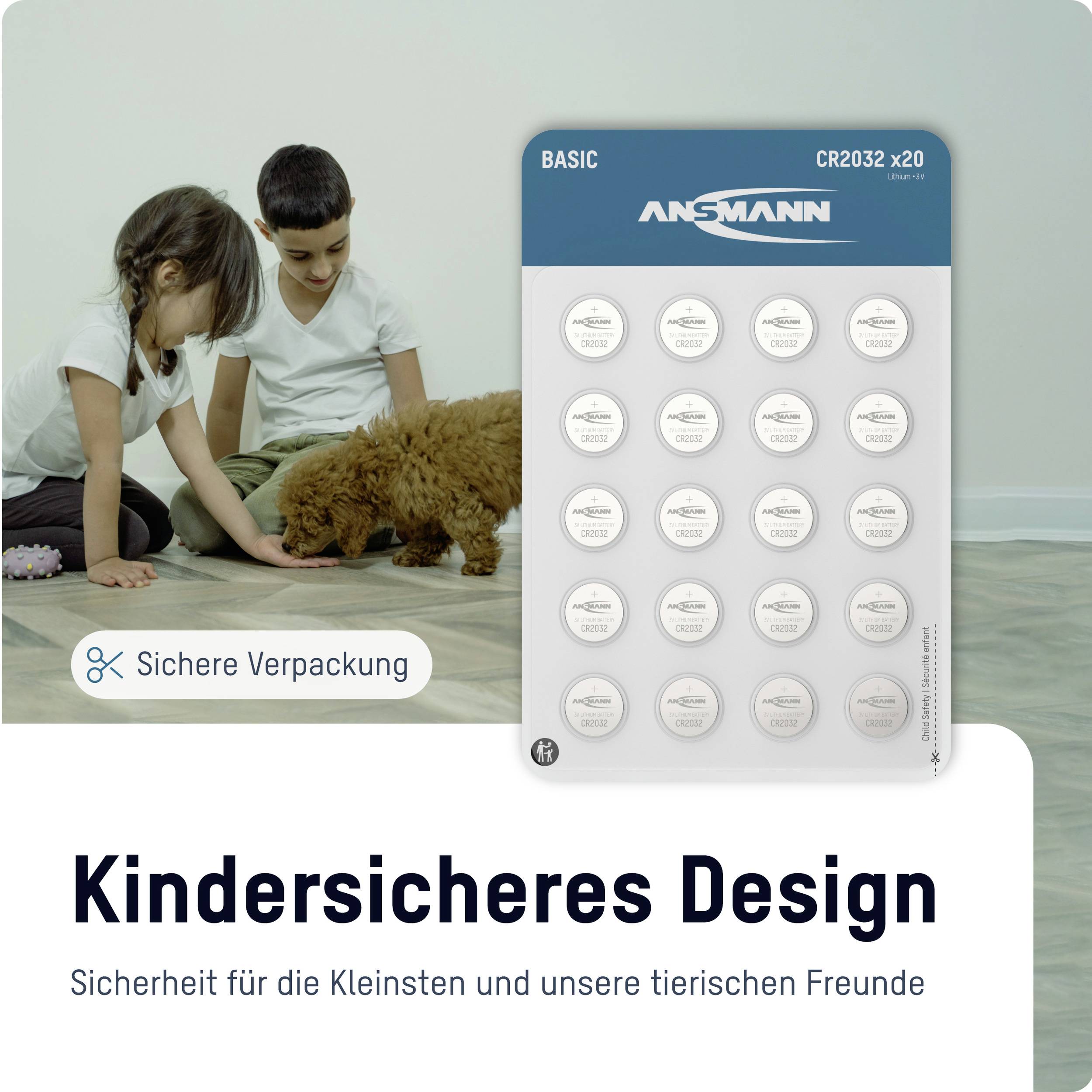 Na obalu knoflíkových baterií je napsáno „Design odolný vůči dětem". Vedle sebe na podlaze sedí dítě a pes.