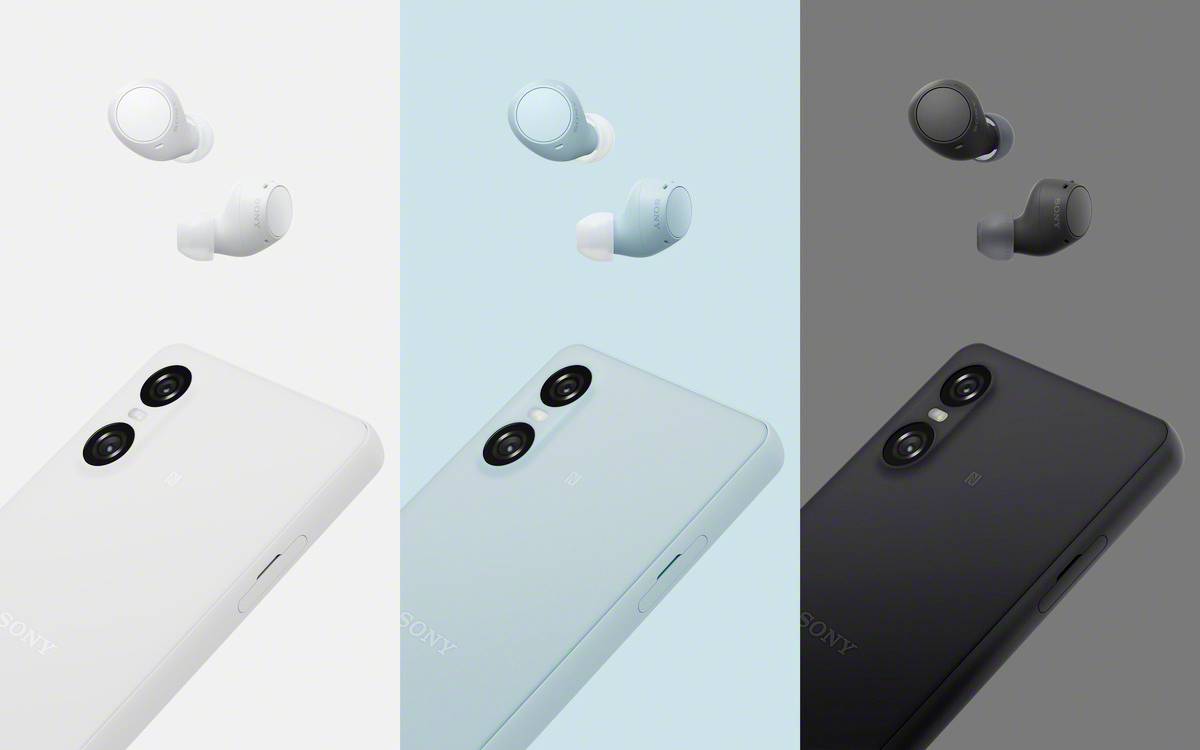 Tři smartphony v bílé, modré a černé barvě vedle sebe, každý s odpovídajícími bezdrátovými sluchátky nad ním.