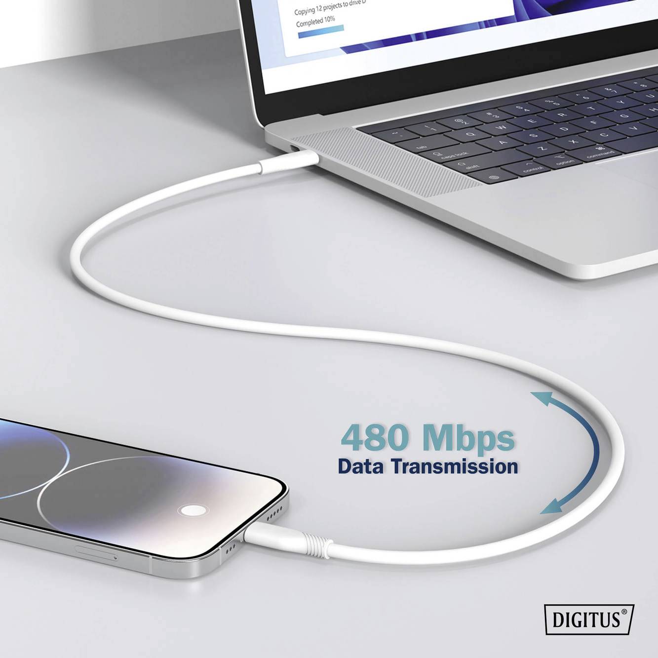 Smartphone je připojený kabelem k notebooku. Text '480 Mbps přenos dat' zdůrazňuje rychlý přenos dat.