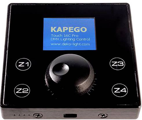 Černý ovládací panel s velkým centrálním tlačítkem. Označený nápisem 'KAPEGO Touch 16C Pro DMX Lighting Control'. Tlačítka Z1 až Z4 obklopují centrální tlačítko.