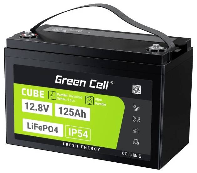 Černá lithium-iontová baterie od Green Cell s nápisem '12,8V 125Ah LiFePO4 IP54' a zeleným štítkem, s nosným madlem nahoře.