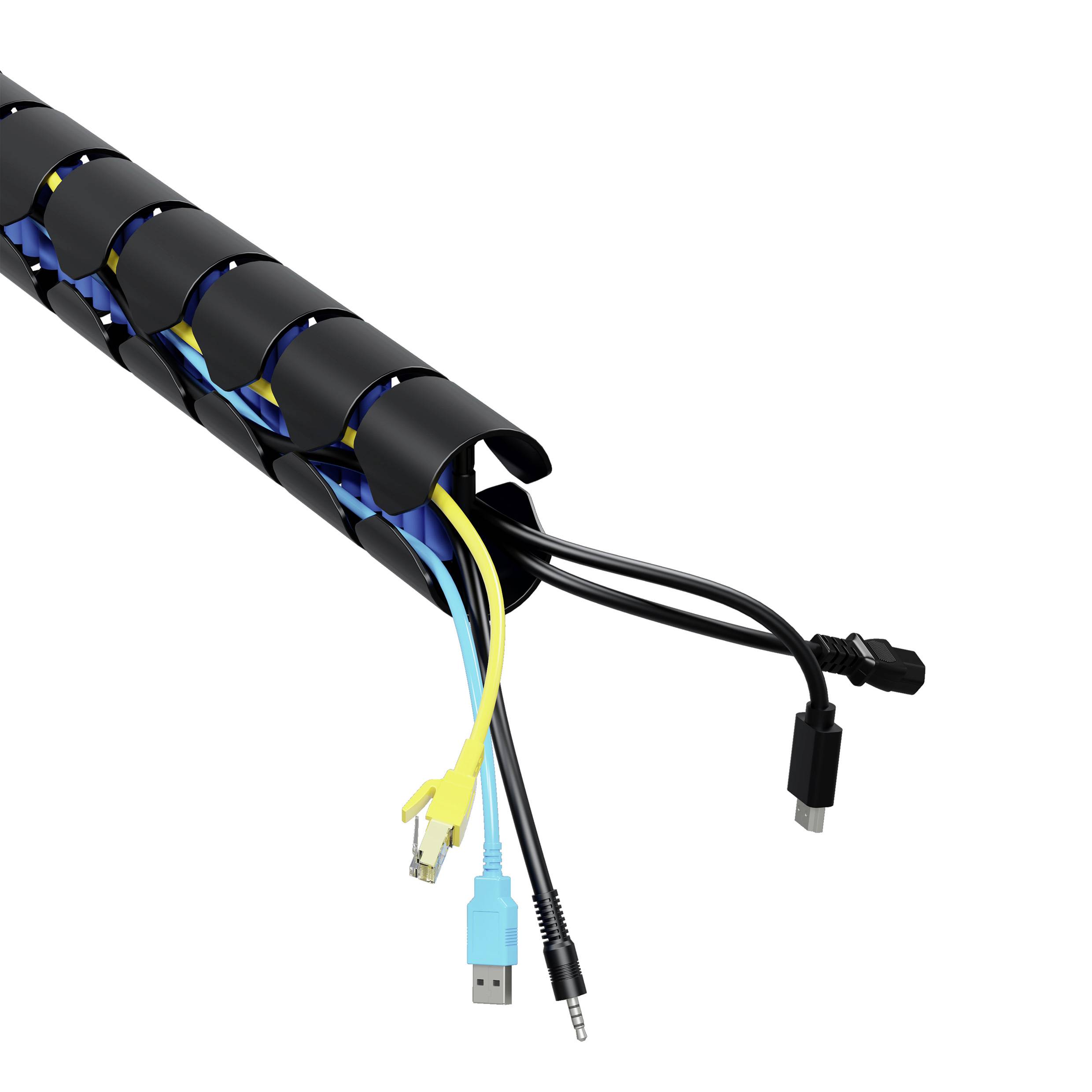 Kabelový kanál obaluje několik kabelů, včetně USB, síťových a audio kabelů, aby zajistil pořádek a ochranu.