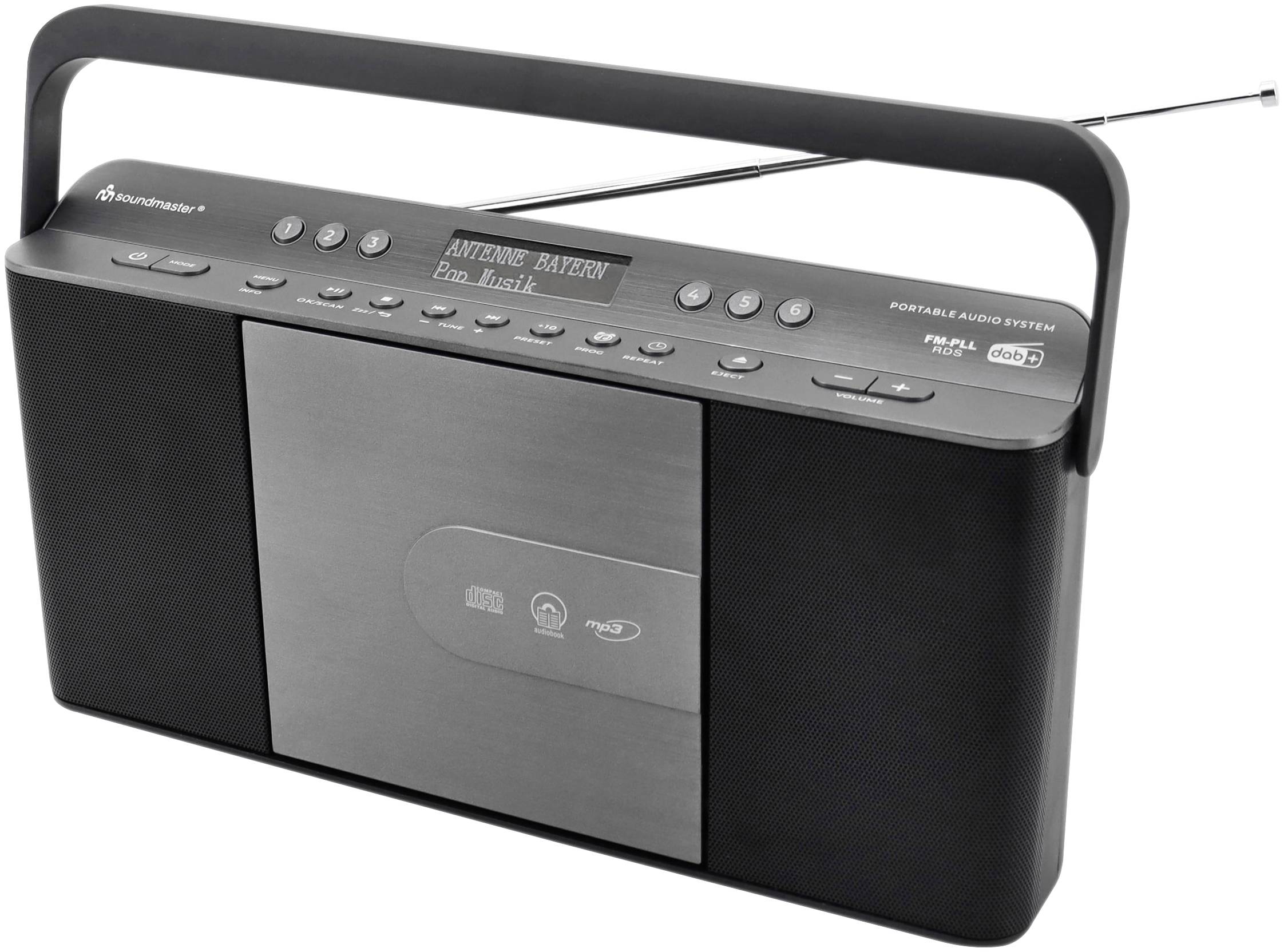 Černé přenosné rádio se stříbrným reproduktorovým prostorem, několika tlačítky na horní straně a výsuvnou anténou.