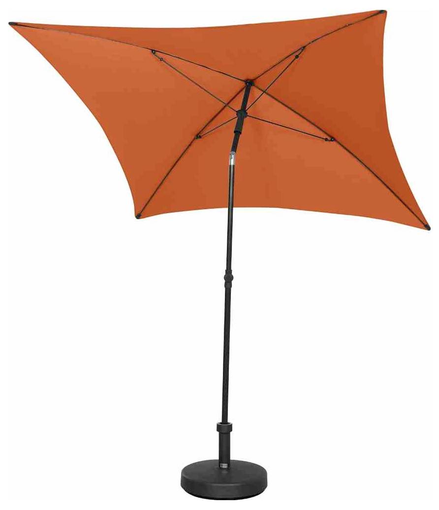 Oranžový slunečník s čtvercovým designem, upevněný na černé kovové tyči s kruhovým podstavcem.