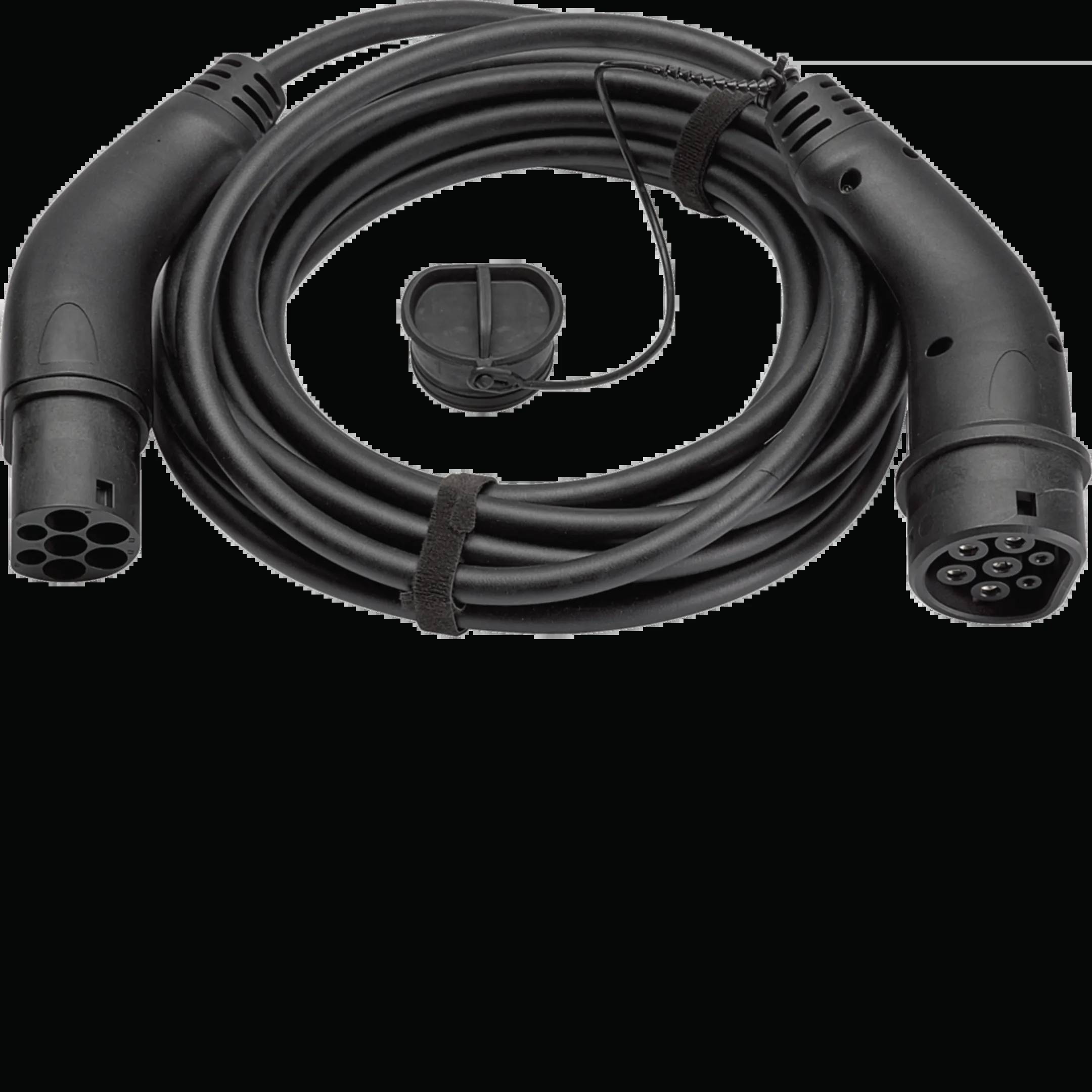 Černý nabíjecí kabel pro elektromobily se dvěma identickými konektory na obou koncích, navinutý na šedém povrchu.