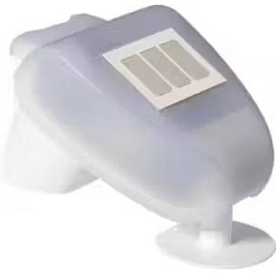 Bílý, ergonomicky tvarovaný přístroj se dvěma solárními články na horní straně, pravděpodobně solární zařízení.