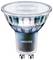 LED žárovka od Philips s paticí GU10, průhledným tělem a prizmatickým povrchem pro rovnoměrné rozptýlení světla.