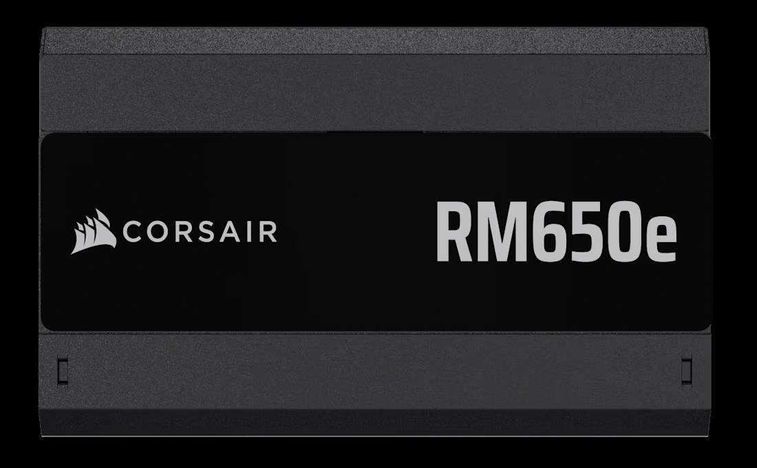 Černý počítačový zdroj značky Corsair, model RM650e.