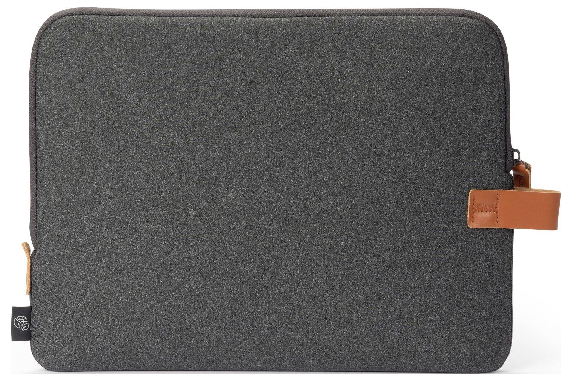 Tmavě šedý obal na notebook s hnědou smyčkou po straně. Minimalistický design, vhodný pro ochranu a přepravu notebooku.