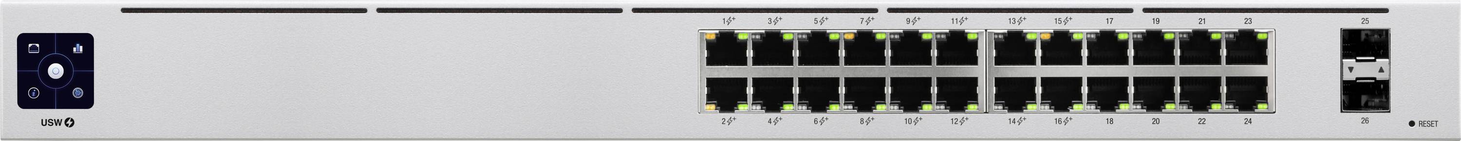 Síťový přepínač s 24 ethernetovými porty a dvěma uplinkové porty, indikátory zobrazují aktivní připojení.
