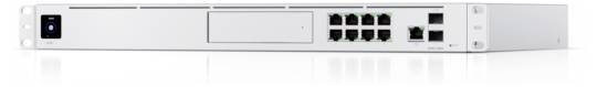 Bílé síťové zařízení s několika ethernetovými porty na čelním panelu, určené pro montáž do racku, vhodné pro konfigurace IT infrastruktury.