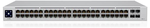 Síťový přepínač s 48 ethernetovými porty a 4 SFP porty na pravé straně, typicky používaný pro řízení datového provozu v sítích.