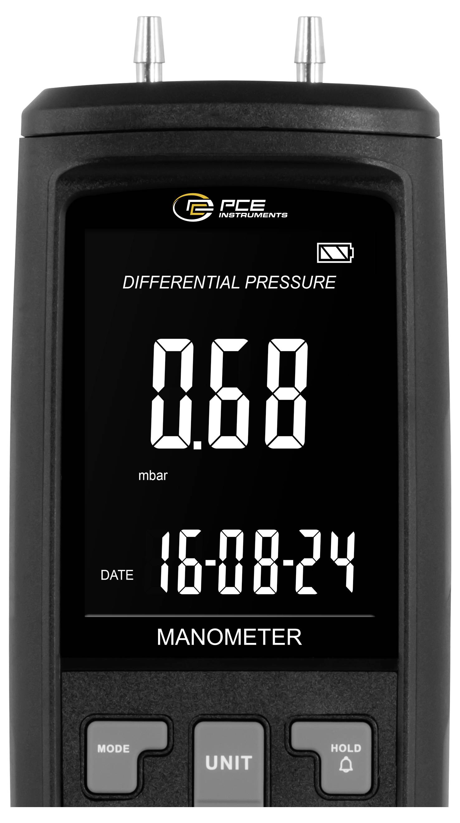 Přenosný manometr PCE zobrazující diferenční tlak 0,68 mbar a datum 16-08-24 na digitálním displeji