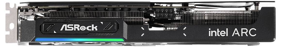 Grafická karta Intel ARC od společnosti ASRock, pohled z boku, zobrazující chladicí žebra a firemní logo, ukazuje technické detaily hardwaru.