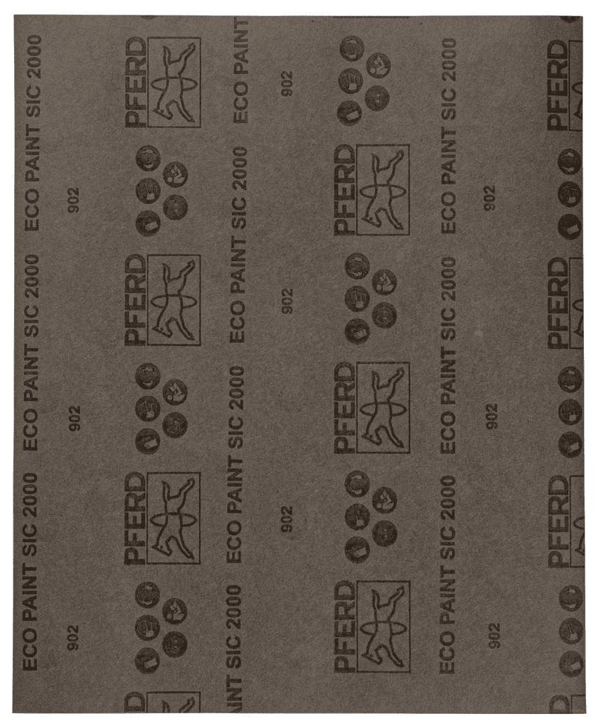 Velmi hrubý smirkový papír s potiskem 'PFERD ECO PAINT SIC 2000' a symboly, používaný pro intenzivní broušení.