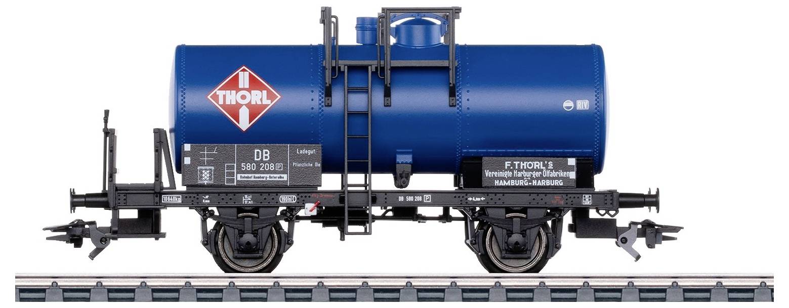 Modrý cisternový železniční vagon s logem 'THORL' a identifikačními nápisy. Model nákladního železničního vozu.