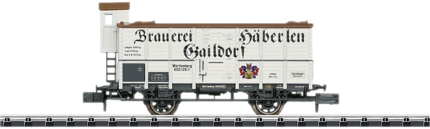 Model nákladního vlakového vozu s nápisem 'Pivovar Gaildorf Häberlen'. Bílý s hnědými detaily a erben, umístěný na kolejích.