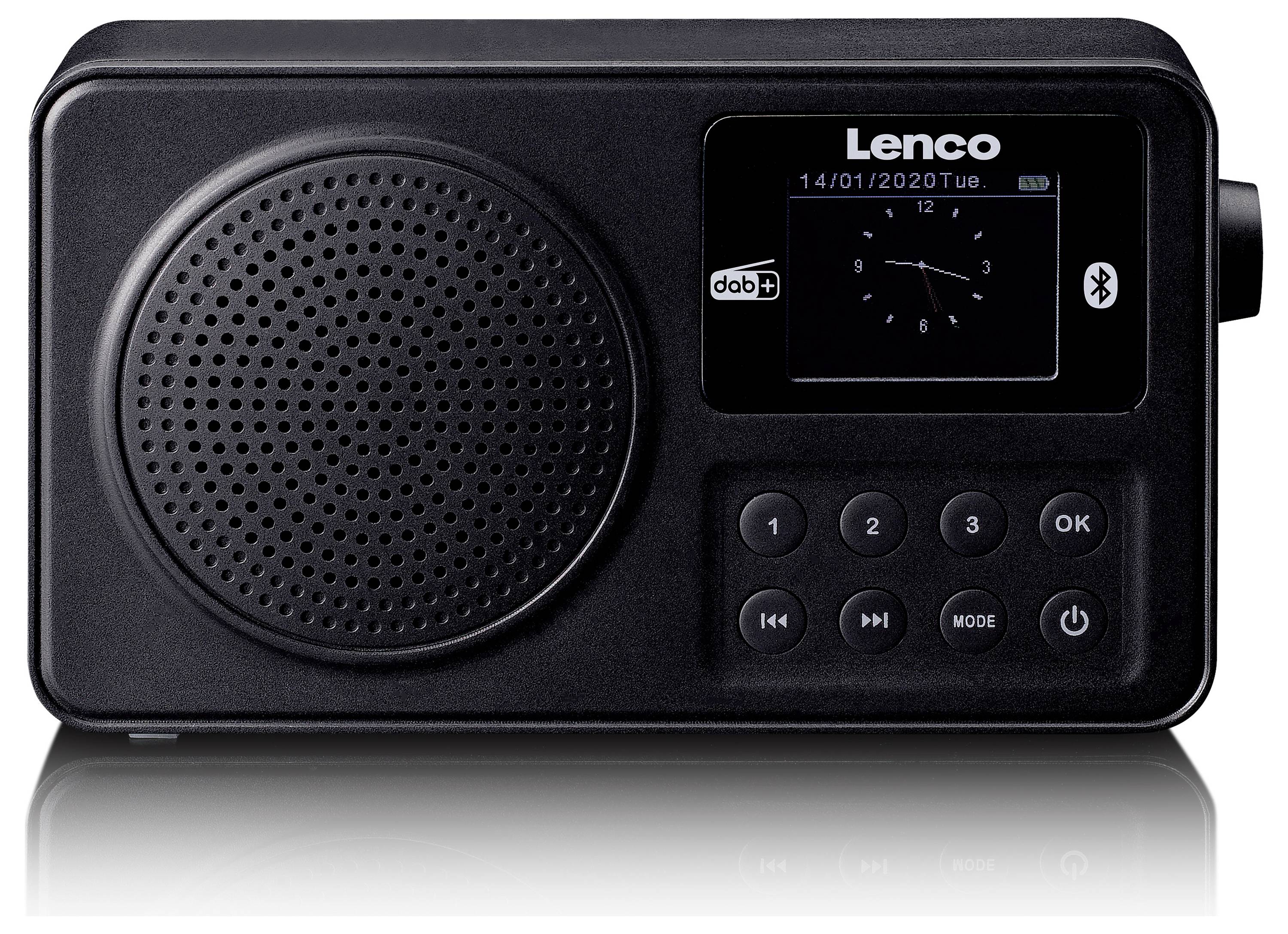 Přenosné rádio s reproduktorem na levé straně a digitálním displejem na straně pravé, který zobrazuje datum a čas.