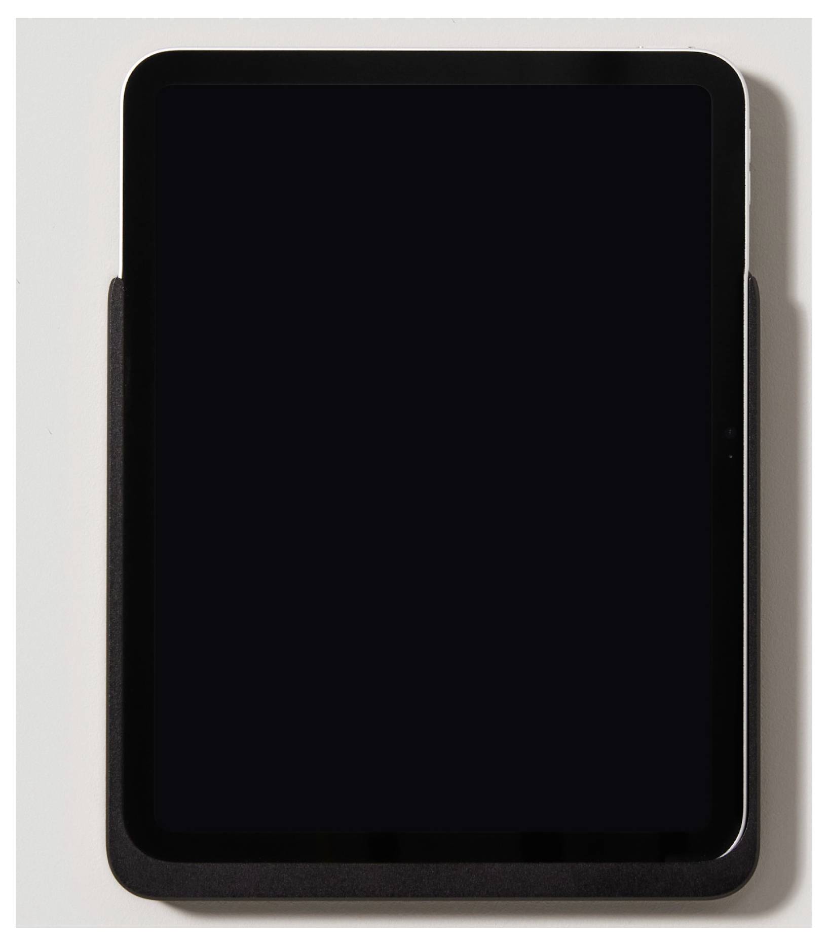 Tablet se černou obrazovkou, stojící vzpřímeně, vypadá jako vypnutý nebo v pohotovostním režimu.