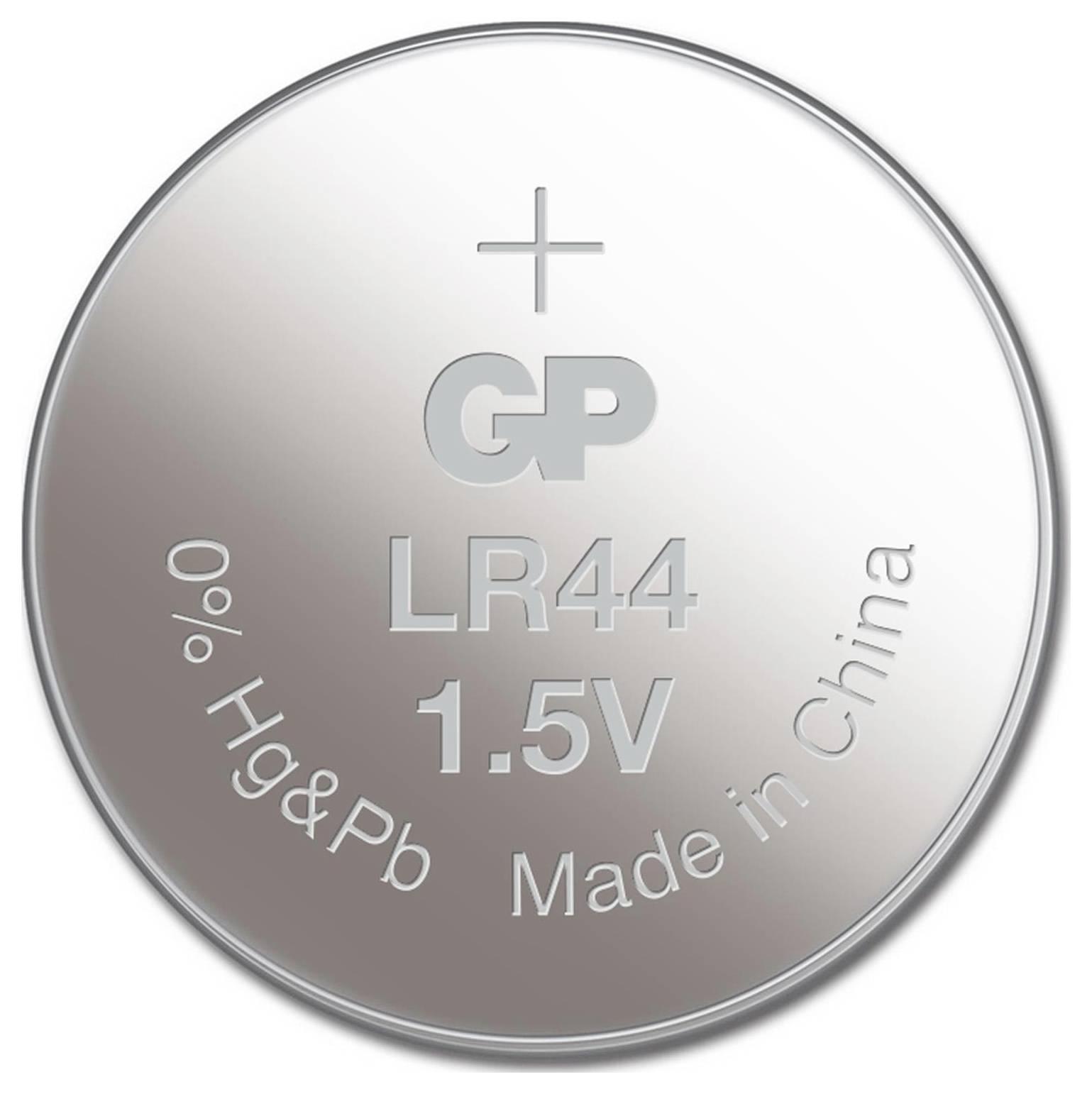 Kulatá stříbrná baterie s nápisem 'GP LR44 1.5V, 0% Hg&Pb, Vyrobeno v Číně'. Kladný pól nahoře.