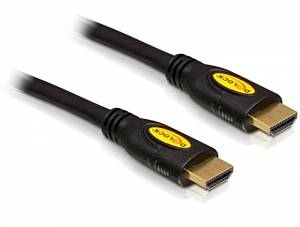 Dva černé HDMI kabely se zlatými konektory, položené vedle sebe. Ideální pro propojení zařízení jako jsou televize a počítače.