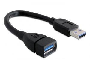 Černý prodlužovací USB kabel s USB-A konektorem a USB-A zásuvkou, vhodný pro připojení USB zařízení.