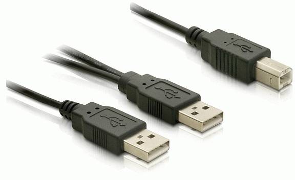 'Tři USB kabely, dva se standardním USB konektorem a jeden se čtvercovým USB Type-B konektorem, na bílém pozadí.'