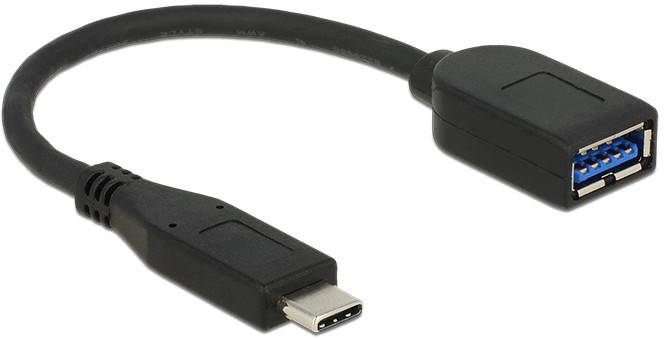 Černý adaptérový kabel USB-C na USB-A, který propojuje zařízení s různými typy USB konektorů.