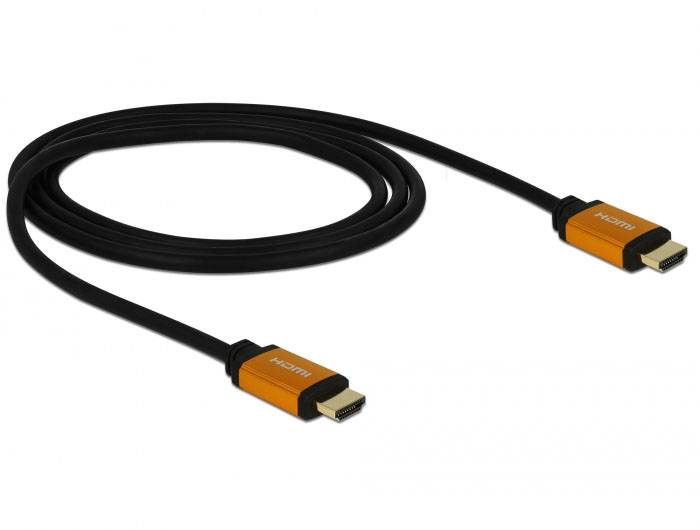 HDMI kabel s černým kabelem a oranžovými konektory, který se používá k přenosu audio a video signálů.