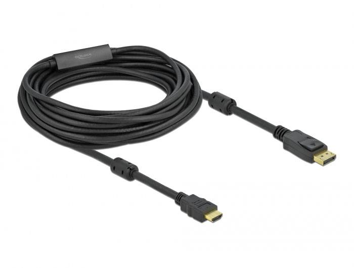 Dlouhý černý kabel s HDMI konektorem na jednom konci a DisplayPort konektorem na druhém konci, určený pro videokabelové připojení.