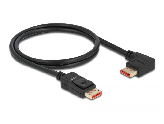 Černý DisplayPort kabel s přímou a zahnutou koncovkou pro připojení počítače a monitoru.