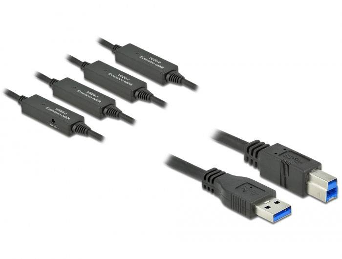 Pět USB kabelů s různými konektory. Vlevo jsou adaptéry s USB-A zástrčkou, vpravo dva USB konektory. Ideální pro připojení zařízení.