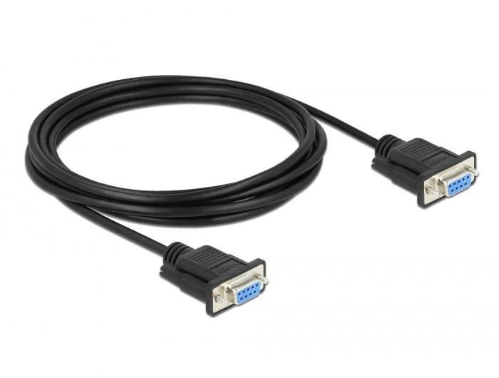 Černý VGA kabel se dvěma konektory, který se nejčastěji používá pro připojení počítačů nebo monitorů pro přenos videosignálu.