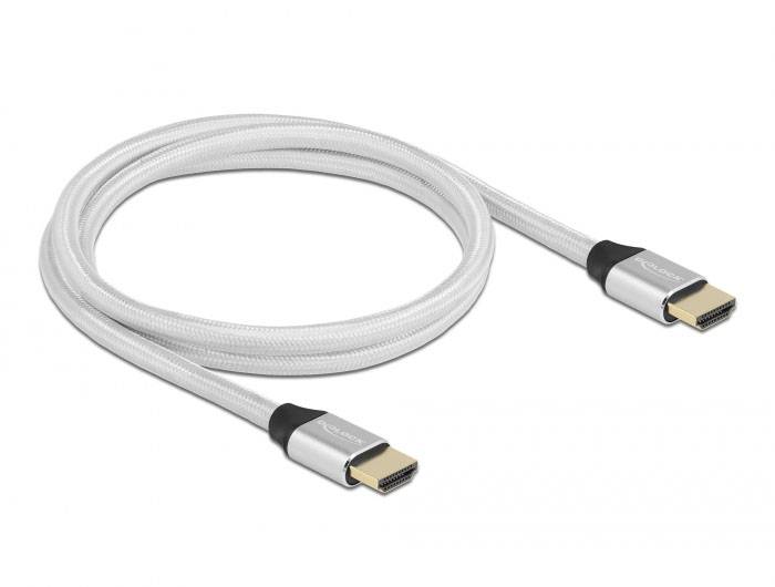 Bílý HDMI kabel s kovovými konektory na obou koncích, smotaný do smyčky. Ideální pro video a audio signály.