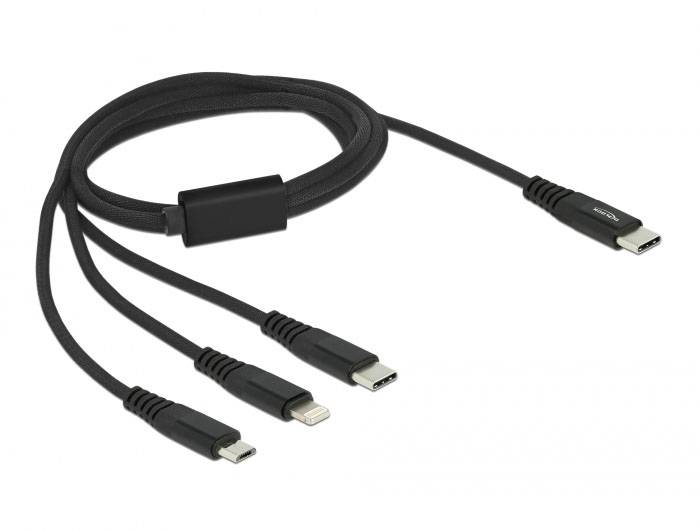 Černý nabíjecí kabel se čtyřmi konektory: Tři USB-C a jeden Lightning. Ideální pro současné nabíjení různých zařízení.