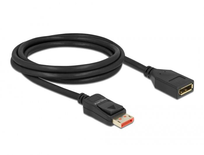 Černý DisplayPort kabel s konektory samec a samice, vhodný pro propojení zařízení s rozhraním DisplayPort.