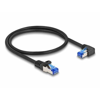 Černý ethernetový kabel se dvěma modrými konektory RJ45, jeden z nich v pravém úhlu. Vhodný pro síťová připojení.