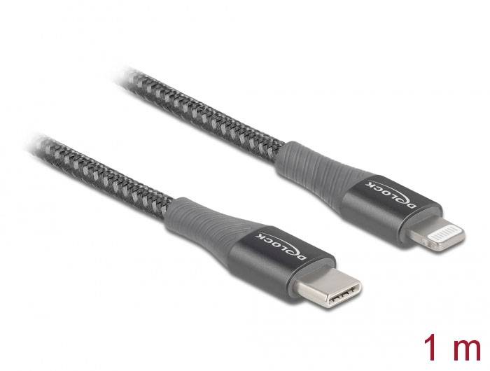 Jeden 1 metr dlouhý pletený kabel s konektory USB-C a Lightning, vhodný pro nabíjení a synchronizaci zařízení.