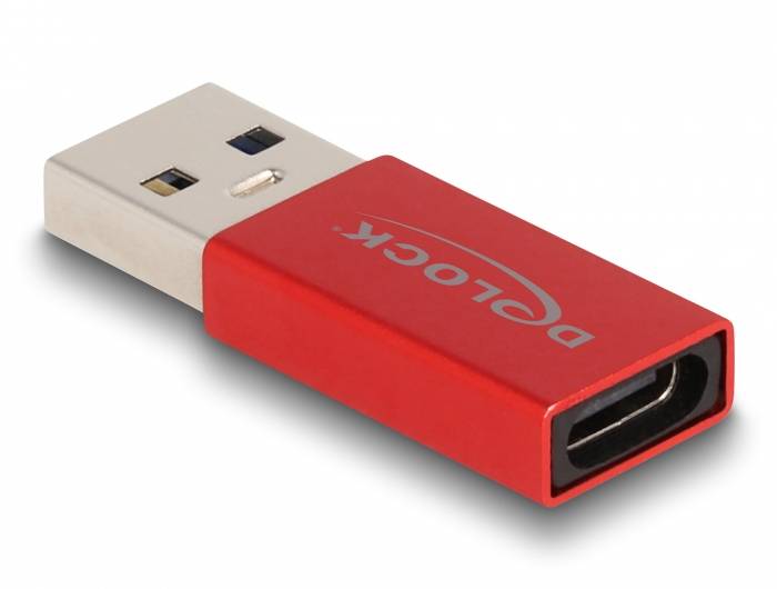Červený USB-C adaptér s názvem značky 'Delock'. Adaptér má standardní USB zástrčku a USB-C zásuvku.