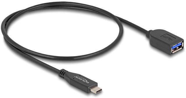 Adaptérový kabel USB-C na USB-A s černým opláštěním. Konektor USB-C je umístěn vlevo a konektor USB-A vpravo.