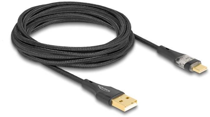 Černý pletený USB kabel se zlatými konektory, vhodný pro nabíjení nebo přenos dat pro zařízení s micro-USB portem.