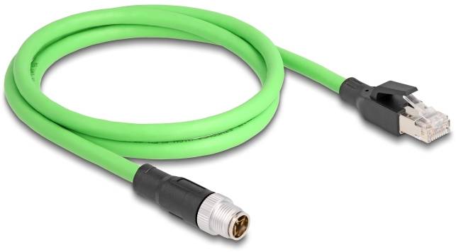 Zelený ethernetový kabel s RJ45 konektorem na jedné straně a M12 konektorem na straně druhé, na bílém pozadí.