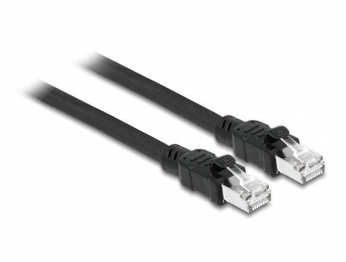 Dva černé ethernetové kabely s konektory RJ45 pro síťové připojení.