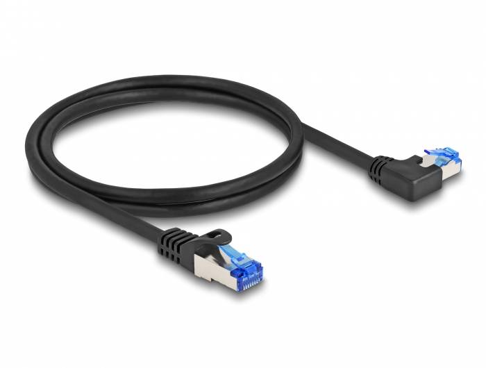 Síťový kabel s RJ45 konektory, jeden rovný a jeden v pravém úhlu. Vhodný pro těsné umístění v blízkosti stěny nebo nábytku.