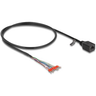 Černý síťový kabel s odkrytými barevnými vodiči na jednom konci a konektorem RJ45 na straně druhé.